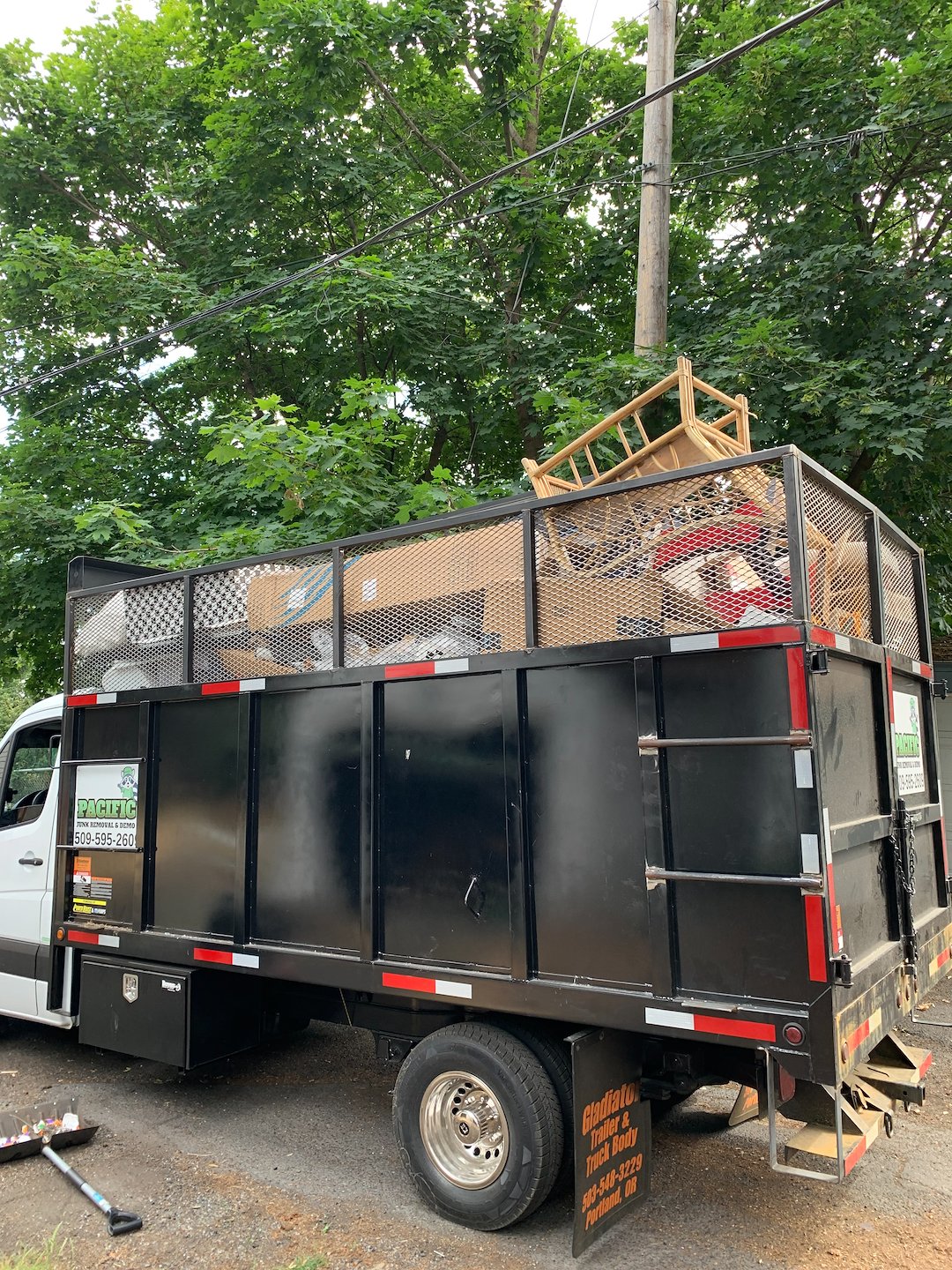 Back yard Garage Junk Removal in Pullman